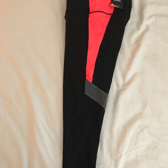 *SOLD*Victoria Secret Cropped Knockout Leggings - Picture 7 of 7
